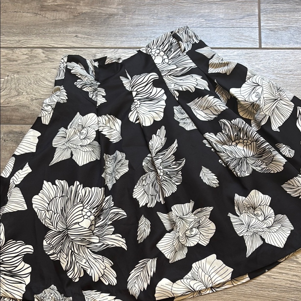 Forever 21 Black and White Pleated Skater Skirt